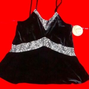 GYPSiES&Moondust BNWOT luxe Velvet and lace Top! DEADSTOCK!